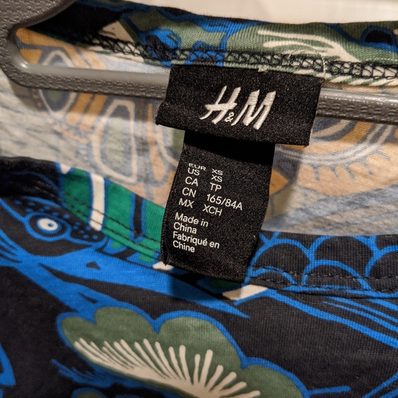 XS H&M all over print tee - Picture 4 of 4